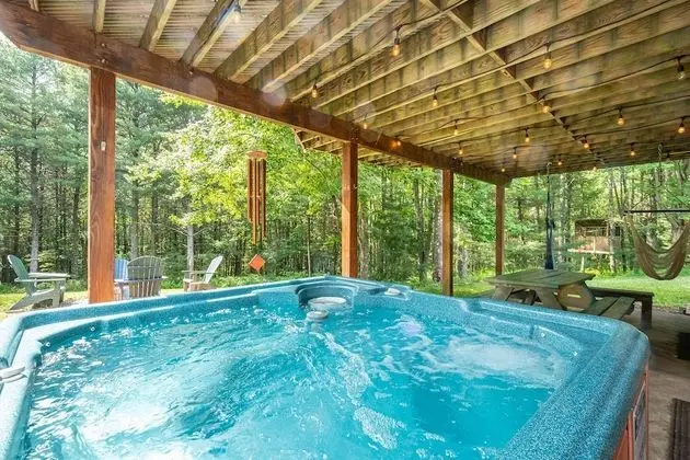 Ev, Birden Çok Yatak, Sıcak Su Havuzu