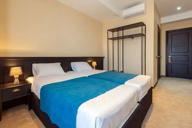 Comfort Tek Büyük veya İki Ayrı Yataklı Oda