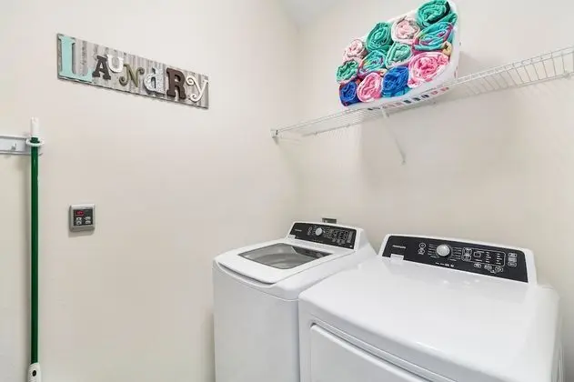 Ev (Fantastic - Brand New 7Bed 5Bath w Po)