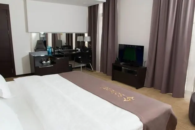 Junior Tek Büyük veya İki Ayrı Yataklı Oda