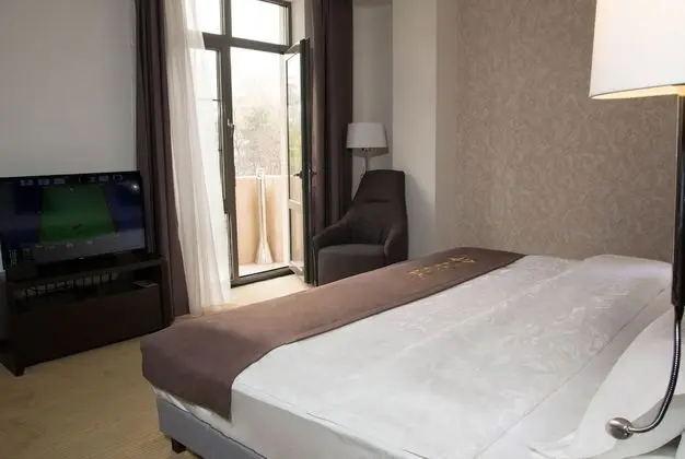 Junior Tek Büyük veya İki Ayrı Yataklı Oda