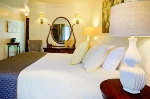 Standard Queen Room