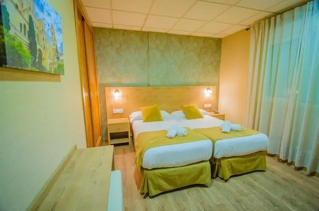 Tek Büyük veya İki Ayrı Yataklı Oda