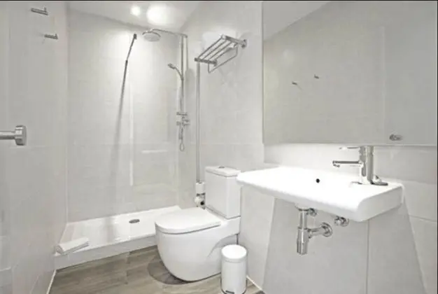 Üç Kişilik Oda, Balkon