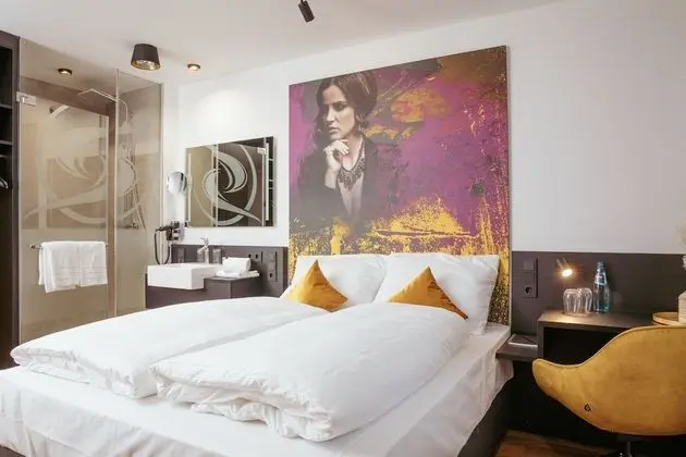 Comfort Tek Büyük Yataklı Oda