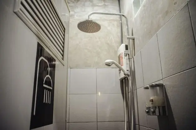 6-Bed Mixed Dormitory