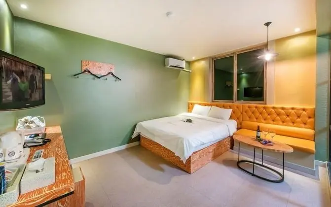 Semi Room