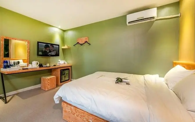Semi Room