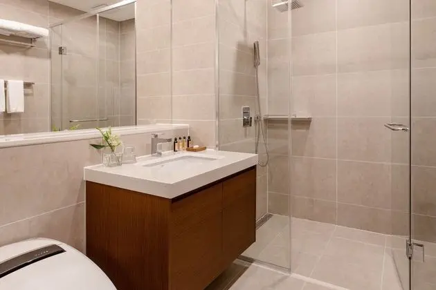 Family Suite (Stay for 5 people, Extra person charge) : Pool Access for 5/Bathtub