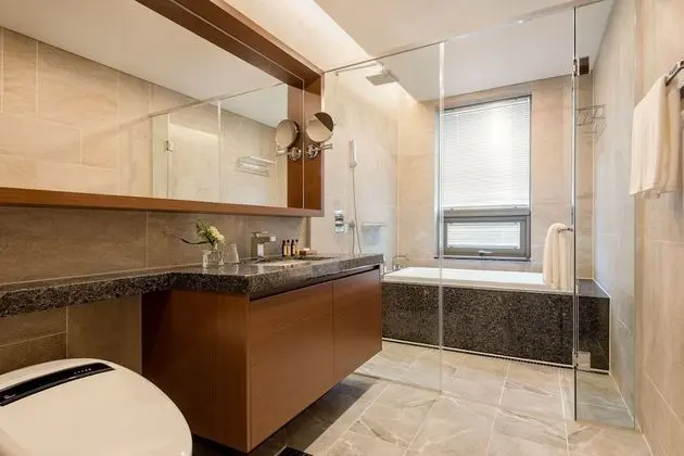 Racing In Somerset Kids Room (Stay for 5 people, Extra person charge) : Pool Access for 5/Bathtub