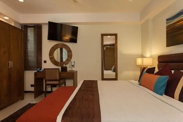 Premier Business Suite Room (Free Return Airport Transfer, 10% off on F&B and Complimentary)