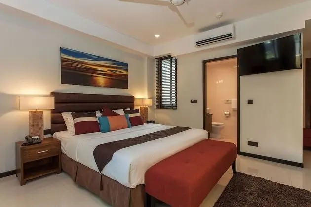 Premier Business Suite Room (Free Return Airport Transfer, 10% off on F&B and Complimentary)