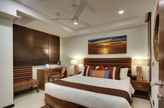 Premier Business Suite Room (Free Return Airport Transfer, 10% off on F&B and Complimentary)