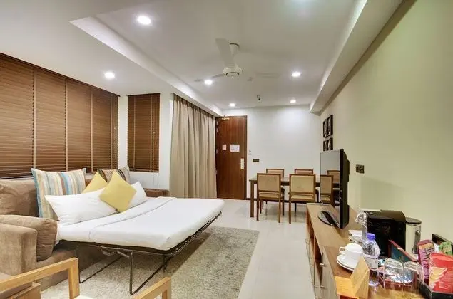 Premier Business Suite Room (Free Return Airport Transfer, 10% off on F&B and Complimentary)