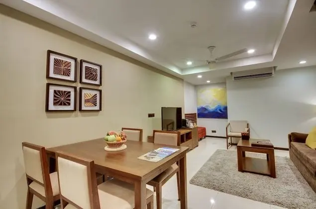 Premier Business Suite Room (Free Return Airport Transfer, 10% off on F&B and Complimentary)