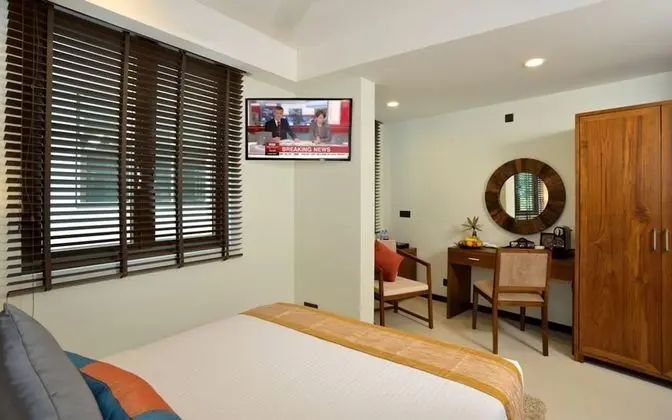 Premier Business Suite Room (Free Return Airport Transfer, 10% off on F&B and Complimentary)