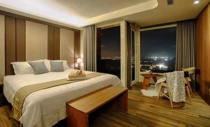 Luxury Tek Büyük Yataklı Oda, 1 En Büyük (King) Boy Yatak, Balkon, Okyanus Manzaralı