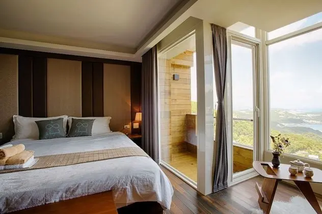 Luxury Tek Büyük Yataklı Oda, 1 En Büyük (King) Boy Yatak, Balkon, Okyanus Manzaralı