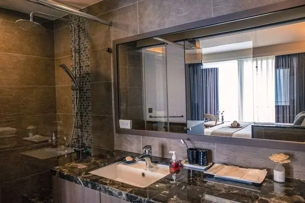 Luxury Tek Büyük Yataklı Oda, 1 En Büyük (King) Boy Yatak, Balkon, Okyanus Manzaralı