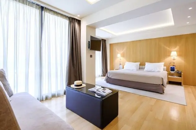 Deluxe Tek Büyük Yataklı Oda, Kısmi Deniz Manzaralı