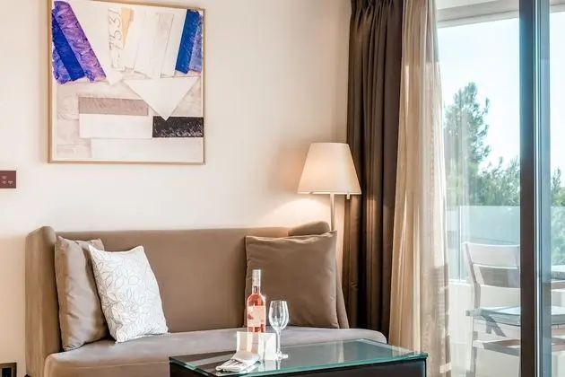 Deluxe Tek Büyük Yataklı Oda, Kısmi Deniz Manzaralı