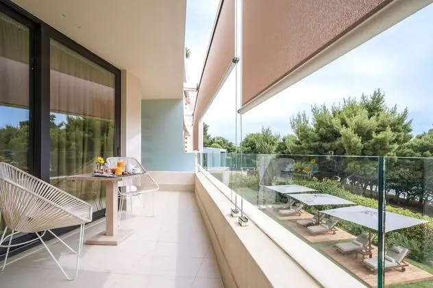 Deluxe Tek Büyük Yataklı Oda, Kısmi Deniz Manzaralı