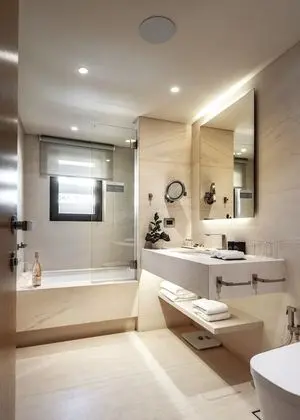 Deluxe Tek Büyük Yataklı Oda, Kısmi Deniz Manzaralı