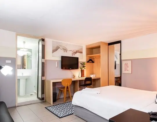 No.4 Starshine Studio : Queen bed + working table