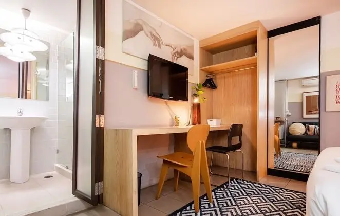 No.4 Starshine Studio : Queen bed + working table