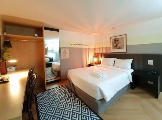 No.4 Starshine Studio : Queen bed + working table