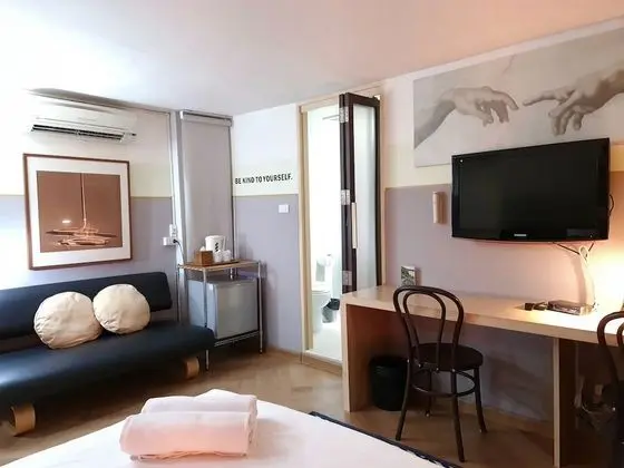 No.4 Starshine Studio : Queen bed + working table