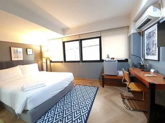 No.5 Sunshine Studio : Queen bed + Window