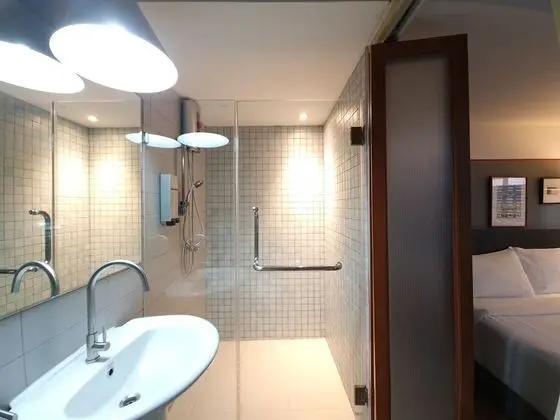 No.5 Sunshine Studio : Queen bed + Window