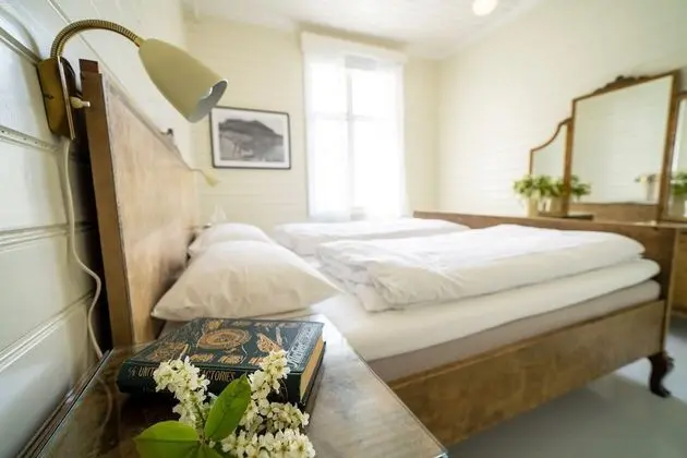 Economy Tek Büyük Yataklı Oda, Ortak Banyo, Dağ Manzaralı (Noise may occur from road)