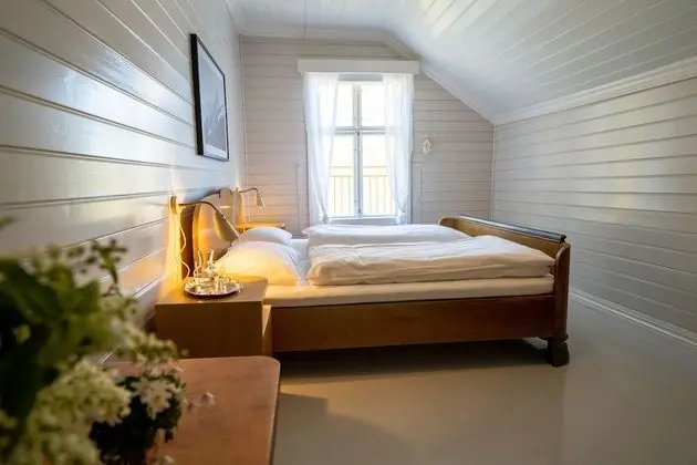 Üç Kişilik Oda, Ortak Banyo