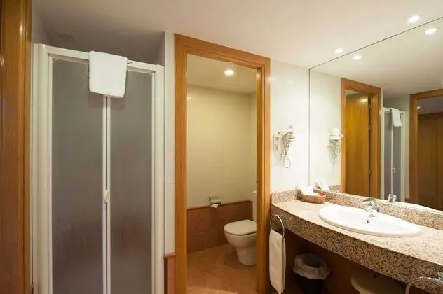 Tek Büyük Yataklı Oda (Extra Bed, 2 Adults and 1 child)