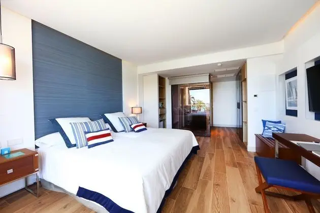 Premium Tek Büyük Yataklı Oda, Kişiye Özel Havuzlu, Deniz Manzaralı (Oasis)