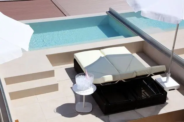 Premium Tek Büyük Yataklı Oda, Kişiye Özel Havuzlu, Deniz Manzaralı (Oasis)
