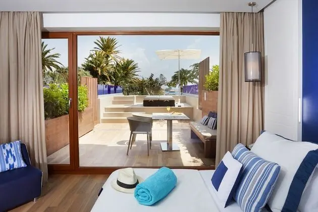 Premium Tek Büyük Yataklı Oda, Kişiye Özel Havuzlu, Deniz Manzaralı (Oasis)