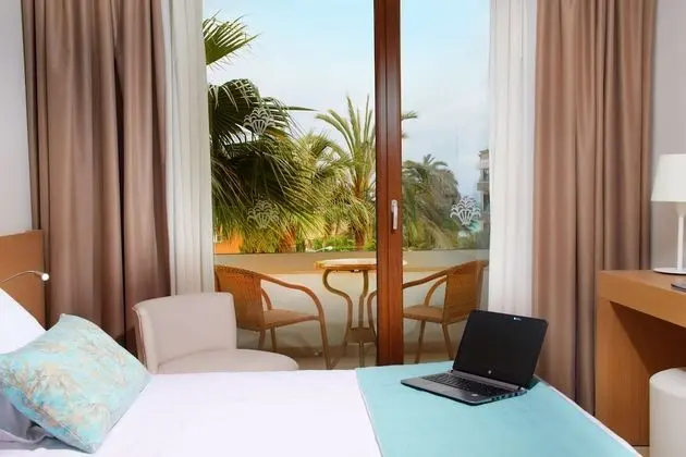 Superior Tek Büyük Yataklı Oda, Balkon, Kısmi Deniz Manzaralı
