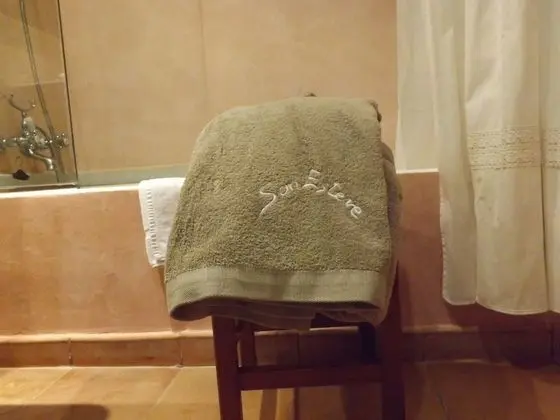 Traditional Tek Büyük Yataklı Oda