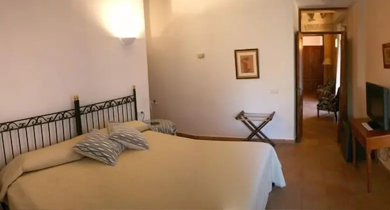 Traditional Tek Büyük Yataklı Oda