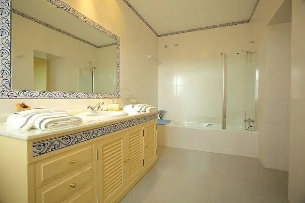 Villa, 6 Yatak Odası, Kişiye Özel Havuzlu, Koy Manzaralı