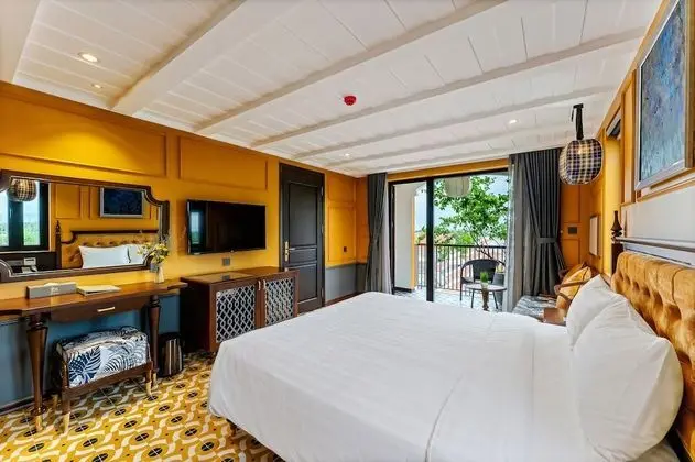 Deluxe Double or Twin Room with City View