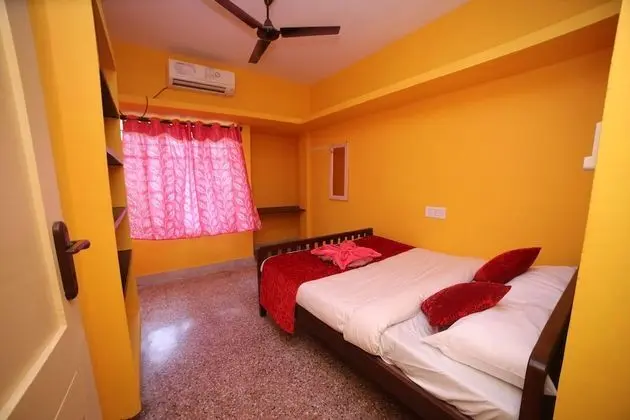 DOUBLE BEDROOM SUITE