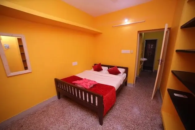 DOUBLE BEDROOM SUITE