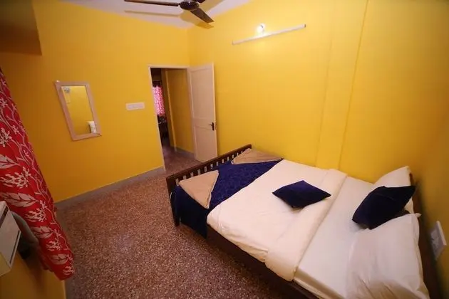 SINGLE BEDROOM SUITE