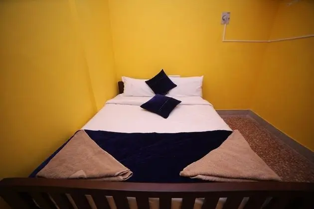SINGLE BEDROOM SUITE