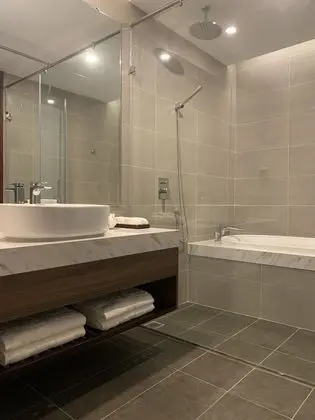 Premier Tek Büyük veya İki Ayrı Yataklı Oda, Balkon, Okyanus Manzaralı