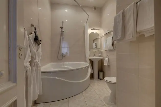 Deluxe Tek Büyük Yataklı Oda (Single Use)